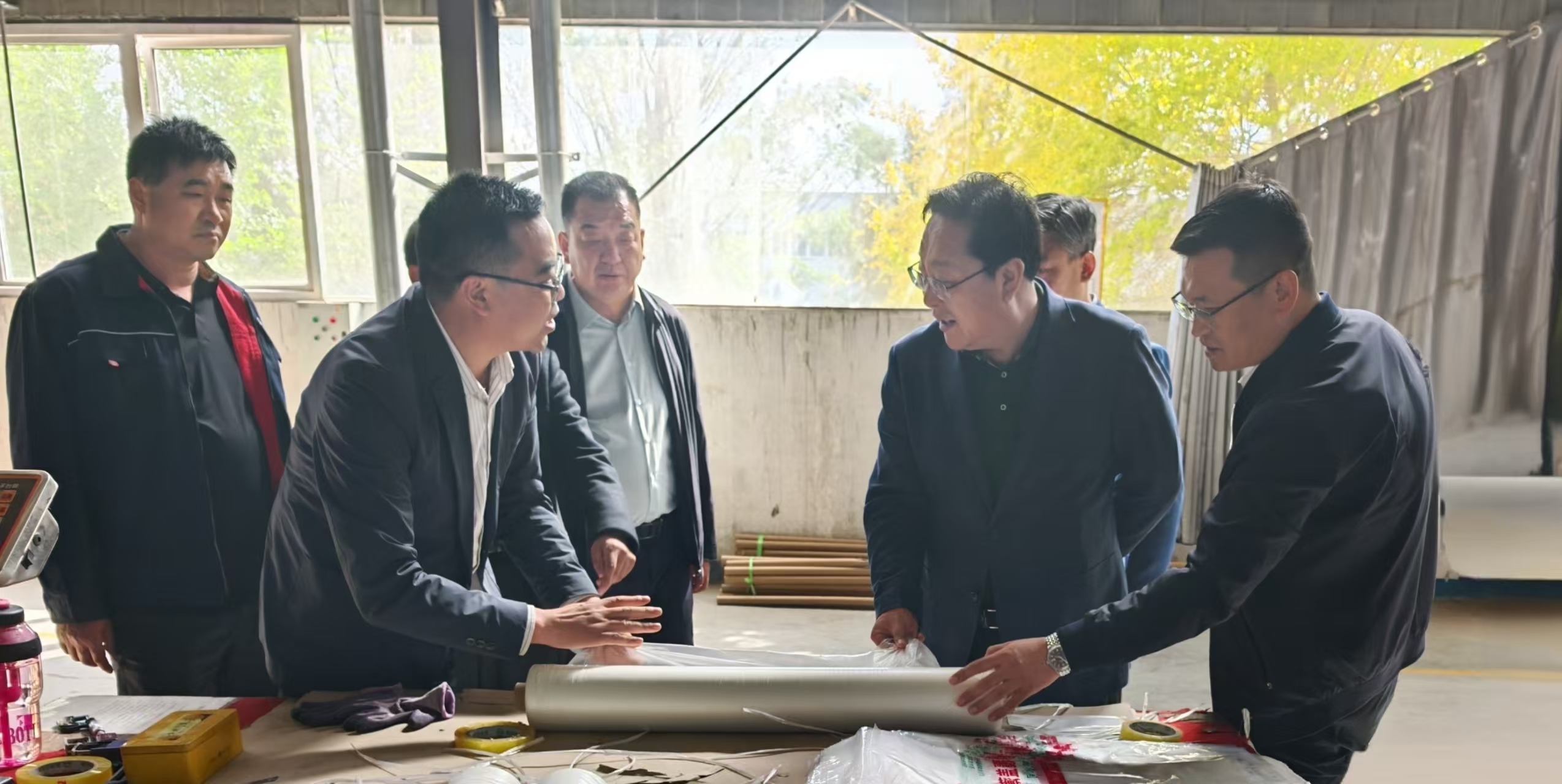 吕鹏举深入部分企业调研